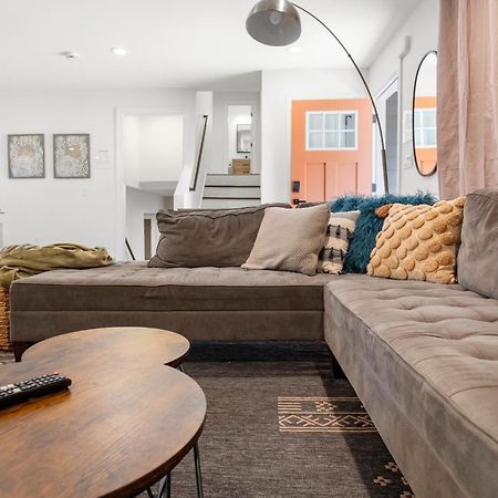 Outdoor Projector, Arcade, Fire Pit, 2 Car Garage, 2 Living Rooms 스넬빌 외부 사진