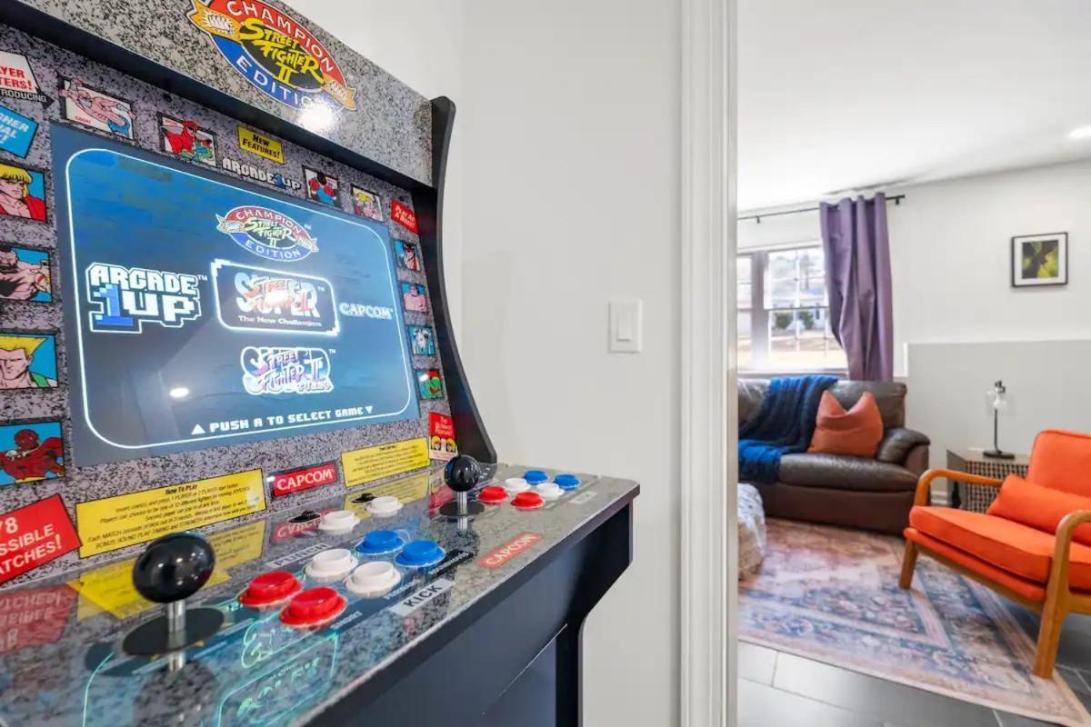 Outdoor Projector, Arcade, Fire Pit, 2 Car Garage, 2 Living Rooms 스넬빌 외부 사진